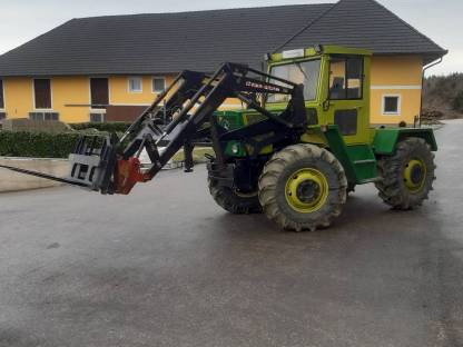 Bild 4:MB Trac 800 mit Frontlader