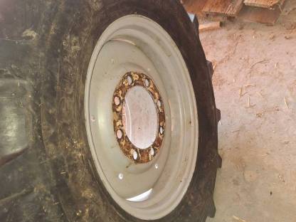 Bild 2:Semperit Reifensatz R24 + R34