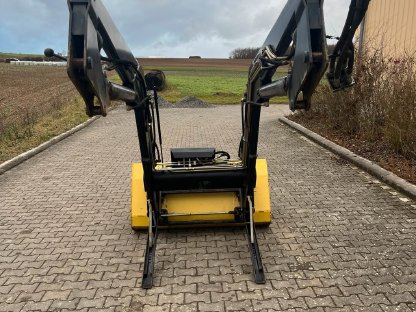 Bild 4:Stoll Frontlader HDP F50 mit hydr. Parallelführung