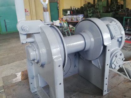 Getriebeseilwinde ca. 800 kg Zugkraft,