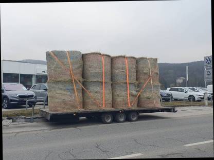 Bild 4:Transporte aller Art