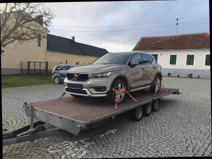 Bild 2:Transporte aller Art