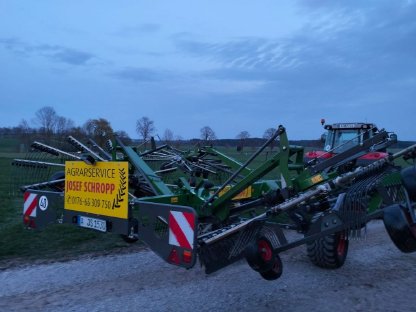 Bild 7:Schwader Großflächenschwader Vier-Kreisel-Schwader Fendt Former 12545
