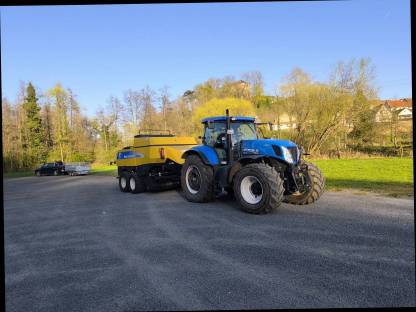 Bild 2:Rund- und Quaderballenpresse