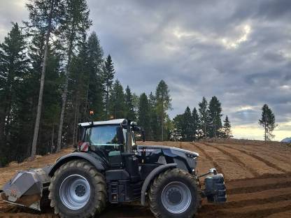 Bild 2:Rekultivierungsarbeiten und Fräsarbeiten