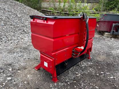 Bild 3:Kugelmann Salz/Splittstreuer