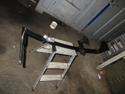 Bild 3:Befestigungsschiene für Display A zu C-Säule John Deere 6R