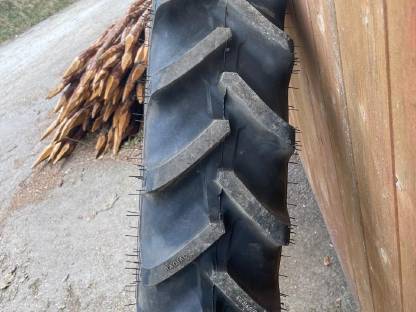 Bild 2:Zwillingsräder oder Pflegeräder BKT Agri Max RT 955
