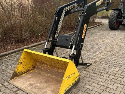 Bild 6:Stoll Frontlader HDP F50 mit hydr. Parallelführung