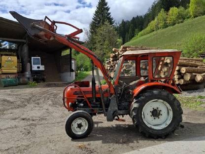 Bild 4:Steyr 290 mit Frontlader