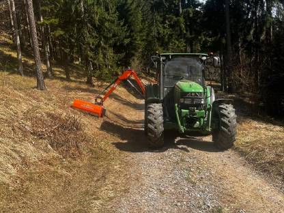 Bild 4:Böschungsmulchen Tifermec