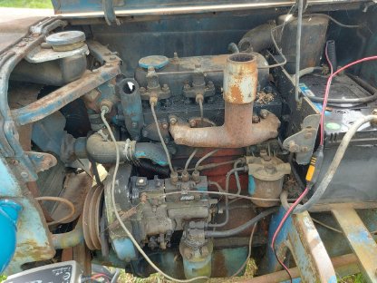 Bild 2:Fordson Super Dexta Traktor mit Frontlader und Ersatzteile