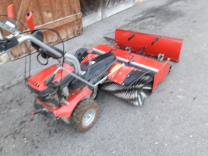 Bild 3:Kehrmaschine BliSAR KM 100/173 E