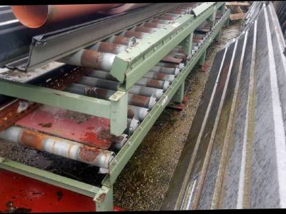 Bild 2:Rollbahn Längsförderer Rollenbahn