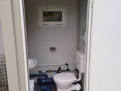 Bild 3:WC-Container