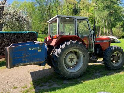 Bild 3:Allrad Traktor MF 373