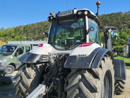Bild 4:Valtra T235V Vario, EZ 2023, 240 Bstd.