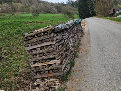 Bild 2:Brennholz