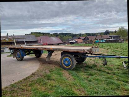 Bild 3:Rundballenanhänger