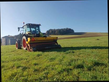 Bild 5:Nachsaat Grünlandpflege mit Vredo