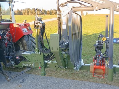 Bild 5:Farma T7 mit Kran C5,3