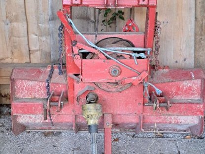 Bild 8:Lindner 320 SA + Anhänger + Winde