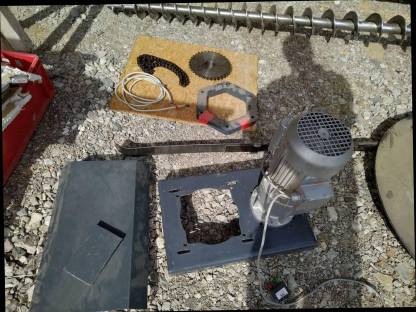 Bild 2:Hackschnitzelaustragung mit Motor