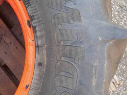 Bild 2:Reifen 420/70 R24 Mitas
