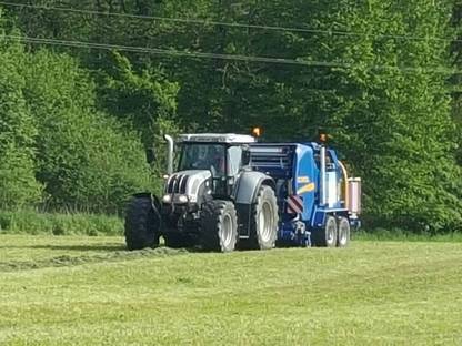 Bild 2:Ballenpressen mit neuer Göweil