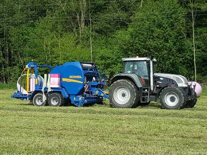 Bild 4:Ballenpressen mit neuer Göweil