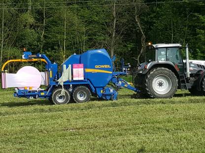 Bild 3:Ballenpressen mit neuer Göweil