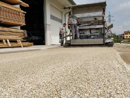 Bild 2:Splitt abziehen mit Fertiger - FLÄT