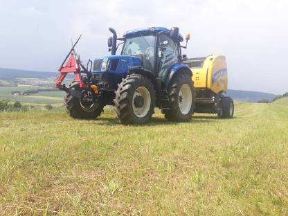 Bild 4:Grünlandernte und Pflege