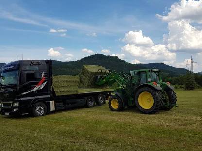 Bild 4:Lohnarbeiten im Grünlandbereich