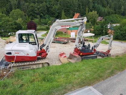 Bild 2:Erdbeweger - Hinterleitner
