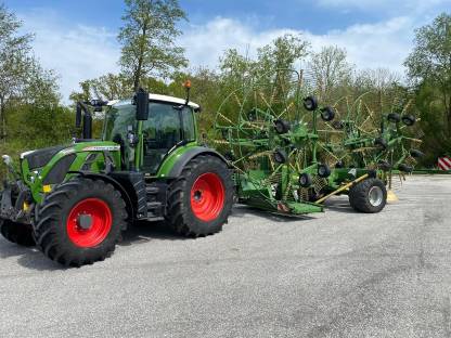 Bild 2:Ballen pressen