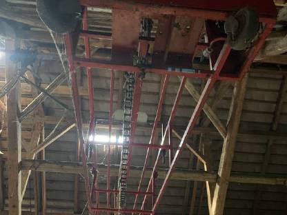 Bild 2:Heuballen-Förderband