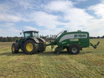 Bild 2:Grashäckseln, Maishäckseln, pressen, wickeln, Mähen