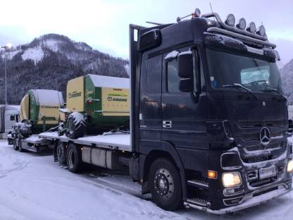 Bild 2:Transporte von Land- und Baumaschinen