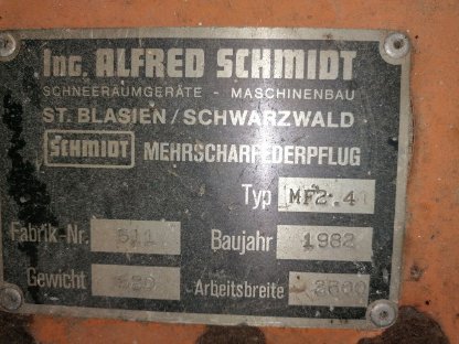 Bild 4:Schneepflug mit Anbauplatte Schmidt
