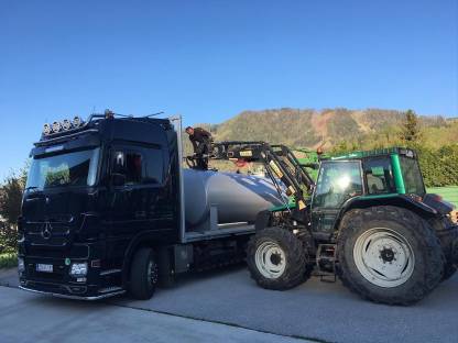 Bild 4:Transporte von Land- und Baumaschinen