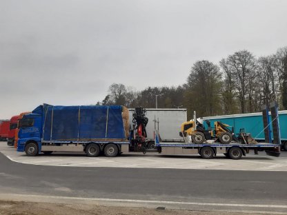 Bild 5:Transportarbeiten mit Laderampen !