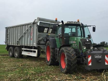 Bild 2:Div. Landwirtschaftliche Transporte