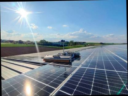 Bild 2:Photovoltaik- und Solarreinigung