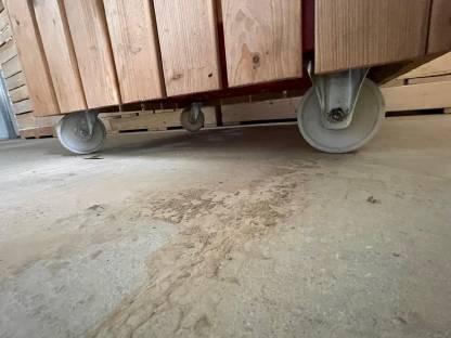 Bild 4:Holzschütten für Obst/Gemüse