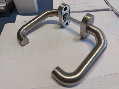 Bild 2:Drückerpaar Niro