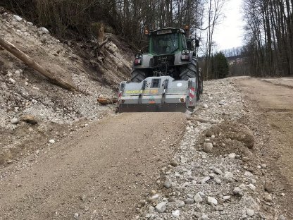 Bild 6:Ihr Frässpezialist für Wald, Alm, Straße und Feld