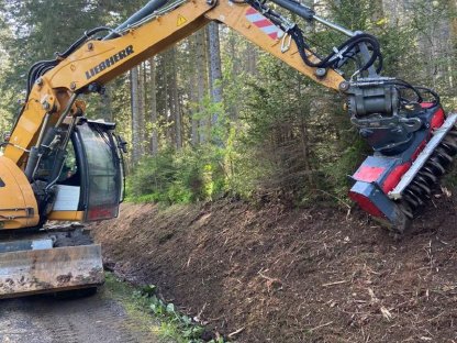 Bild 2:Böschungspflege und Böschungssanierungen