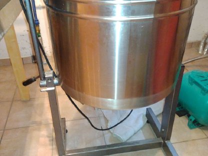 Bild 2:Selbstversorger aufgepasst! IME Steinbackofen, Knetmaschine