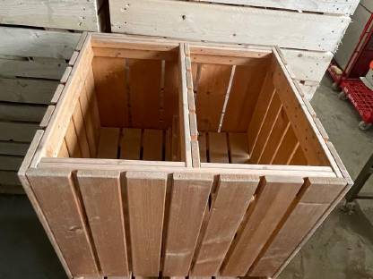 Bild 3:Holzschütten für Obst/Gemüse